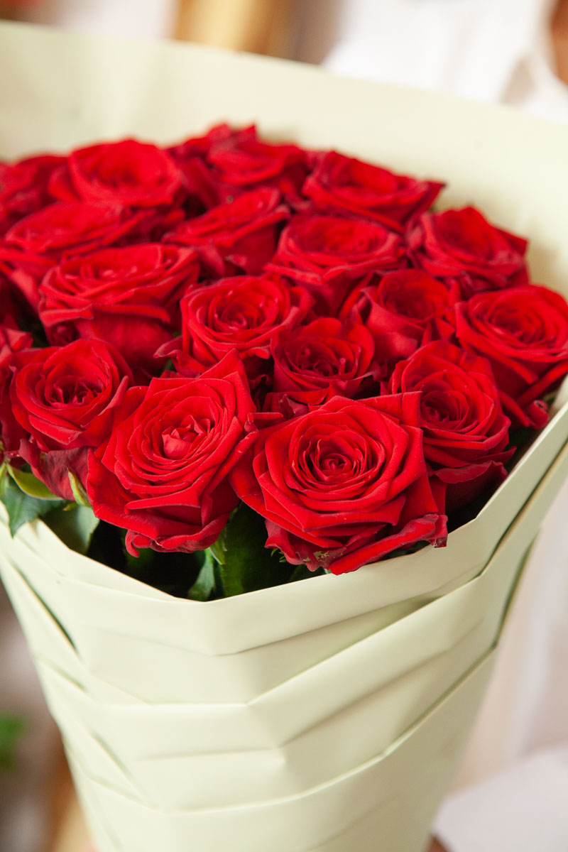 Односторонний букет из 21 Красной розы - купить в Саратове, доставкаСаратов Энгельс - A0172